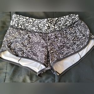 Lululemon Speed Up shorts, black and white size 2